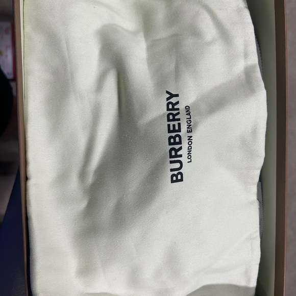 Pink Burberry sneakers - Picture 3 of 3